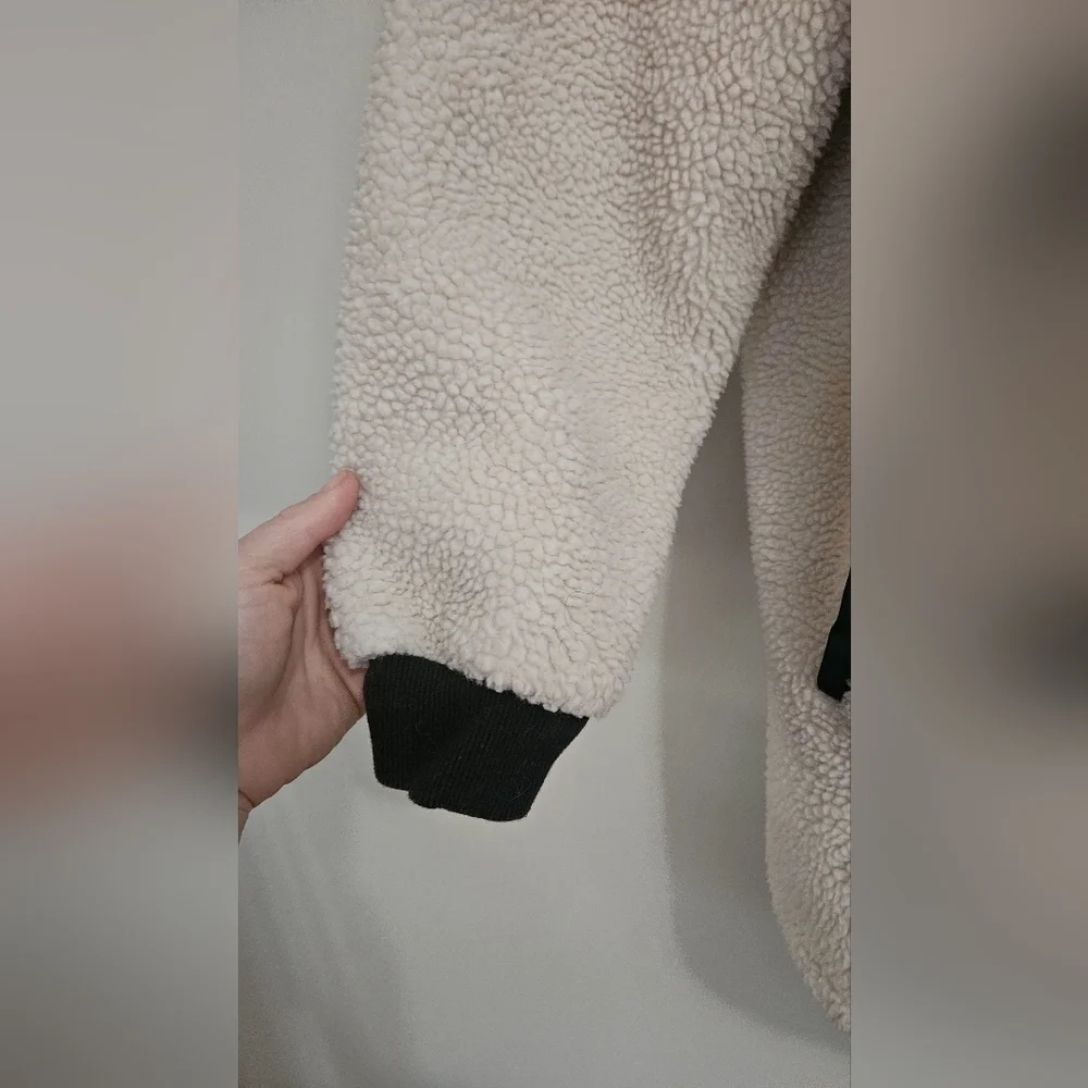 H&M Faux Shearling Jacket- Light beige/black. Size small - Picture 9 of 15